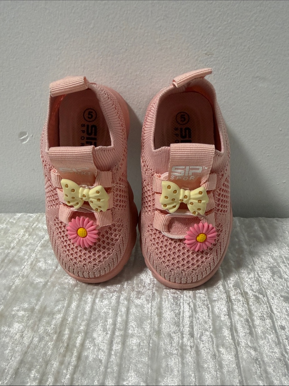 SIP SPORT Size 5 Pink Bow & Daisy Knit Slip-On Sneakers